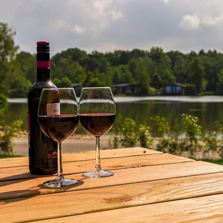Luxe Chalet In Oosterwolde In Friesland, Op Rustig Park Met Uitzicht Op Meer En Strandje Ngoại thất bức ảnh